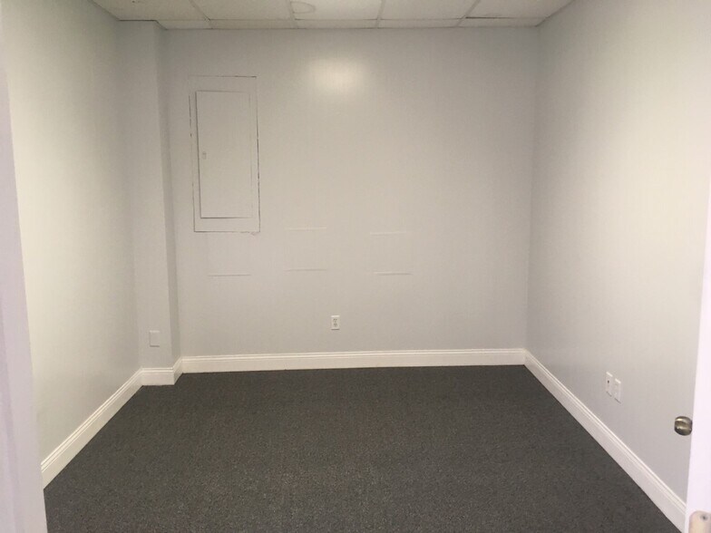 More Photos Of 4201-4205 116th Ter N, Clearwater Warehouse For Lease