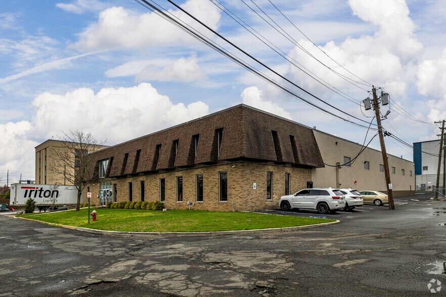 More Photos Of 310 Paterson Plank Rd, Carlstadt Manufacturing For Lease