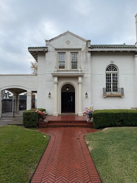 More Photos Of 2175 North Ave, Beaumont Loft Creative Space For Lease