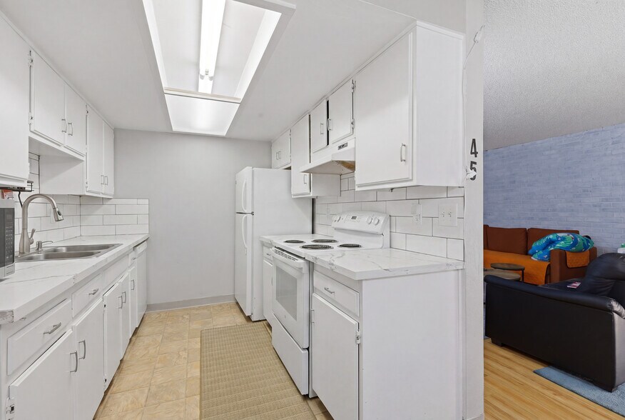 More Photos Of 14506 NE 6th Pl, Bellevue Apartments For Sale