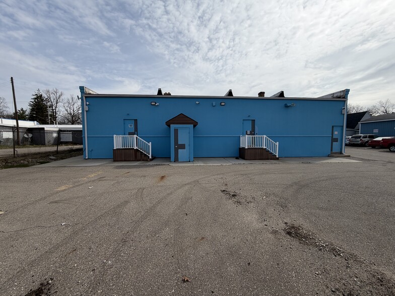 More Photos Of 2712-2720 Portage St, Kalamazoo Freestanding For Lease