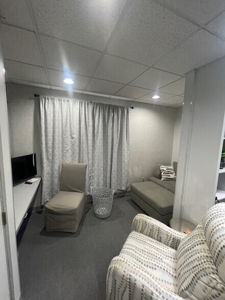 More Photos Of 1904 Washington Ave, Vincennes Office Residential For Sale