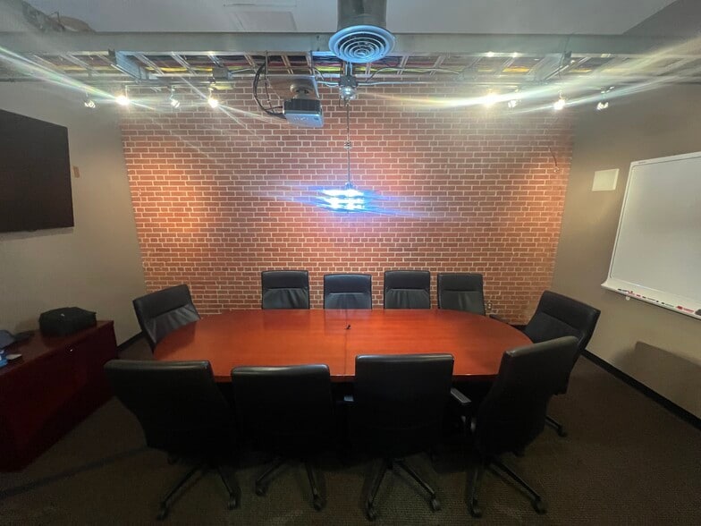 More Photos Of 624 W Sheridan Ave, Oklahoma City Office For Lease