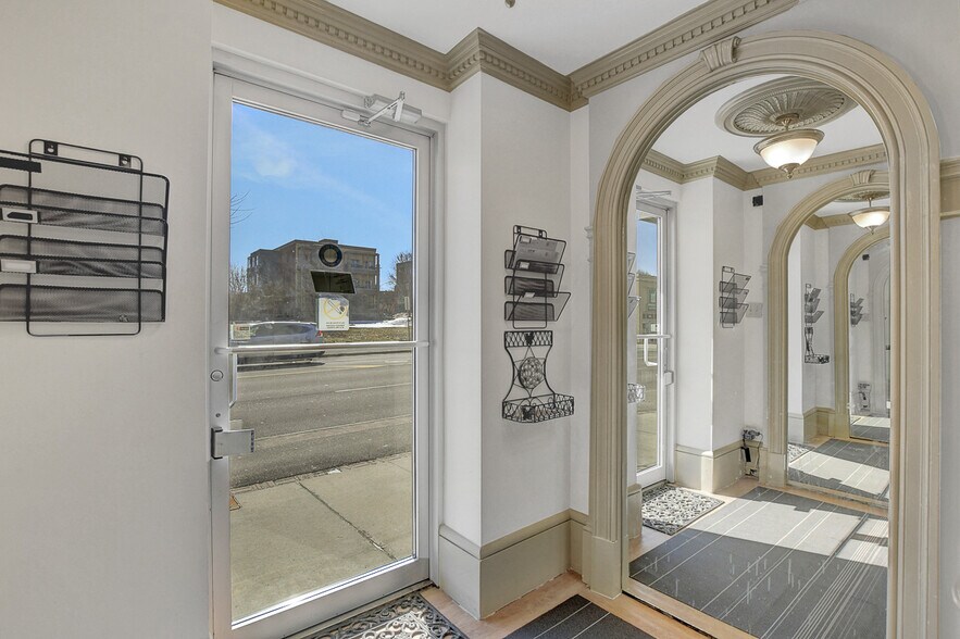 More Photos Of 255 Montreal Rd, Ottawa Storefront Retail Office For Lease