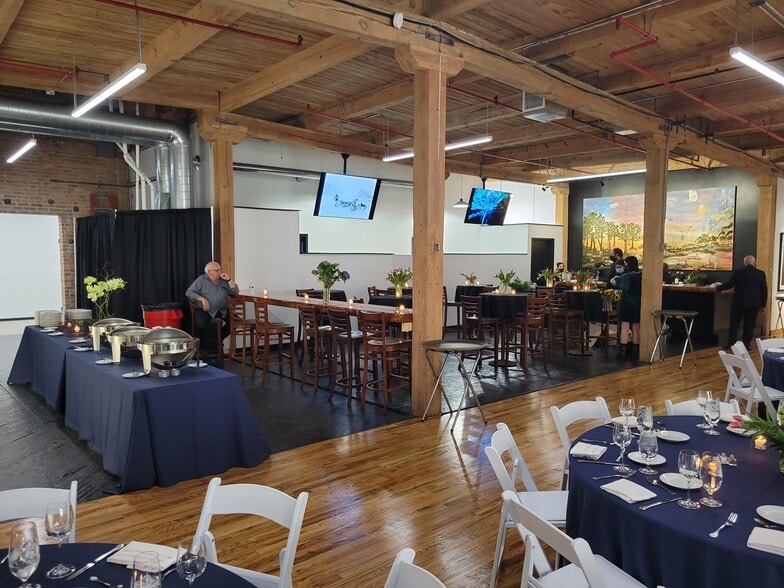 More Photos Of 3622 S Morgan St, Chicago Showroom For Lease