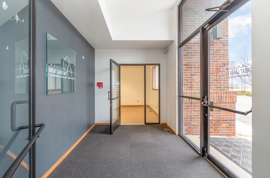 More Photos Of 5225 Hampton Pl, Saginaw Medical For Sale