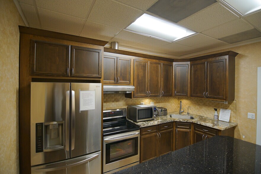 More Photos Of 6345 Auburn Blvd, Citrus Heights Office For Lease