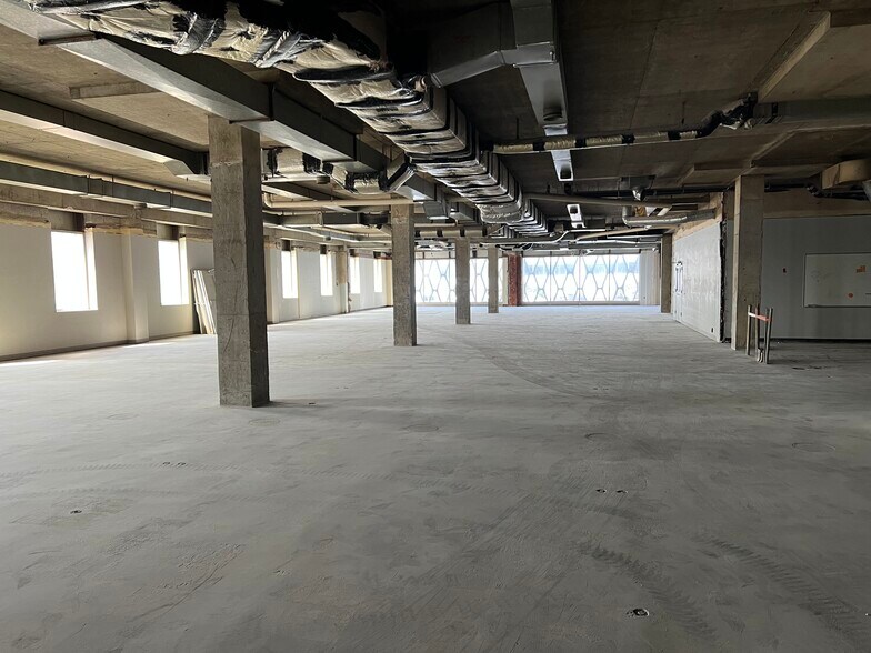 More Photos Of 616 SE Jefferson St, Topeka Light Distribution For Lease