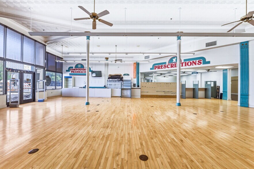 More Photos Of 29 S Chadbourne St, San Angelo Drugstore For Sale