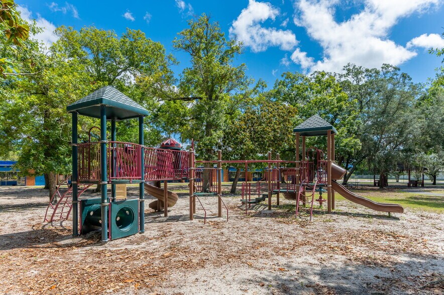 More Photos Of 320 E Miracle Strip Pky, Mary Esther General Retail For Sale