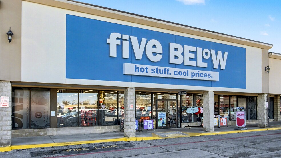 More Photos Of 2307-2375 Nicholasville Rd, Lexington Unknown For Lease