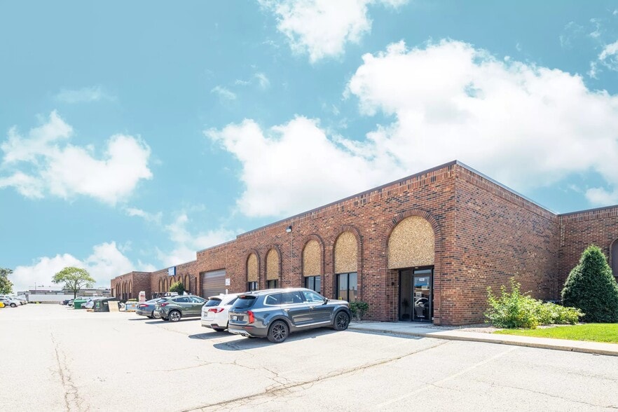 More Photos Of 2075-2185 Estes Ave, Elk Grove Village Warehouse For Lease