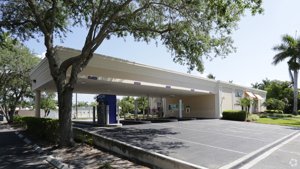 More Photos Of 385 14th Ave S, Naples Bank For Lease