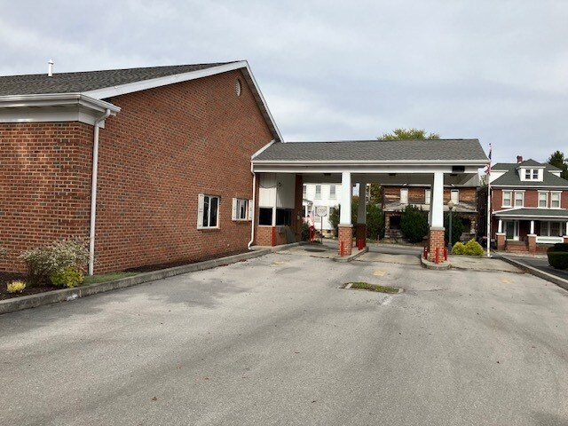 More Photos Of 16-20 E Shirley St, Mount Union Bank For Lease