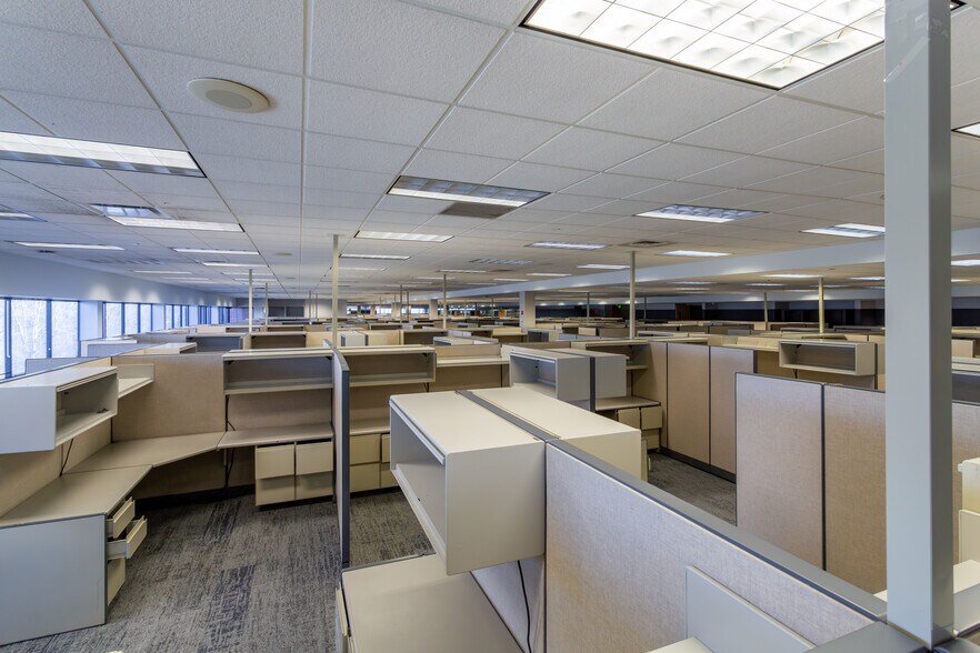 More Photos Of 11000 W Lake Park Dr, Milwaukee Office For Sale