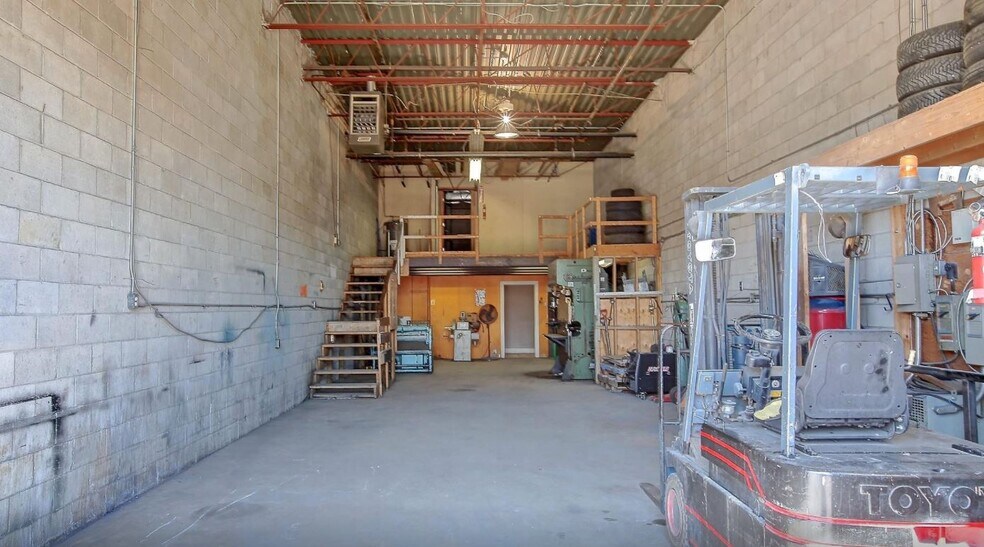 More Photos Of 5359 Timberlea Blvd, Mississauga Light Distribution For Sale