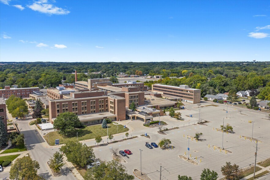 More Photos Of 2400 N Rockton Ave, Rockford Hospital For Lease