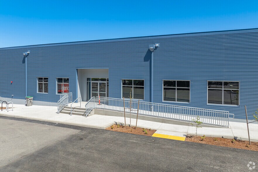 More Photos Of 2720 NW 35th Ave, Portland Warehouse For Sale