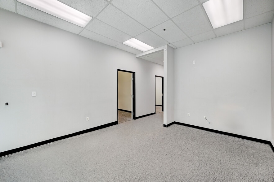 More Photos Of 3068 E Sunset Rd, Las Vegas Warehouse For Sale
