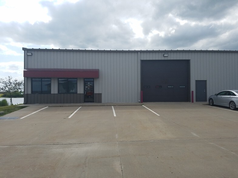 More Photos Of 3560 SW Brookside Dr, Grimes Flex For Lease