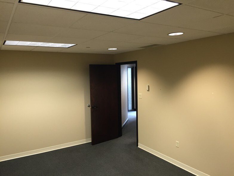 More Photos Of 415 Columbia St, Lafayette Office For Sale