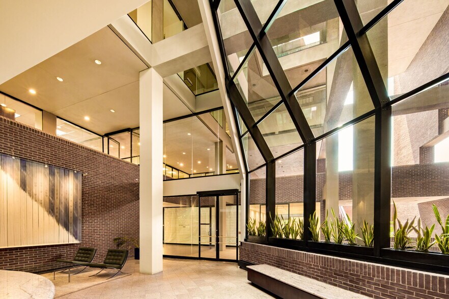 More Photos Of 1000-1010 Wisconsin Ave NW, Washington Unknown For Sale