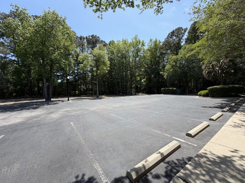 More Photos Of 550 Long Point Rd, Mount Pleasant Medical For Lease