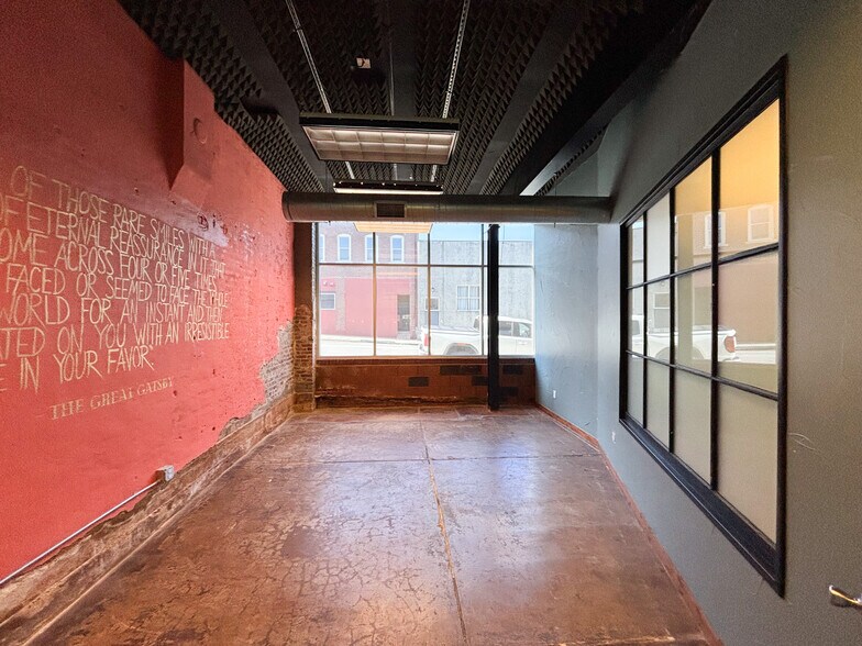 More Photos Of 509 W Olive St, Springfield General Retail For Sale