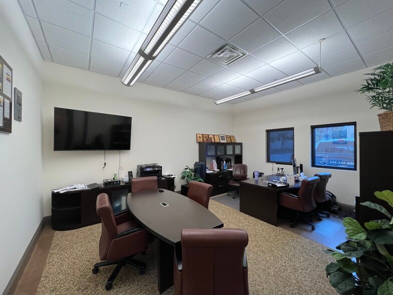 More Photos Of 16121 Lee Rd, Fort Myers Flex For Sale