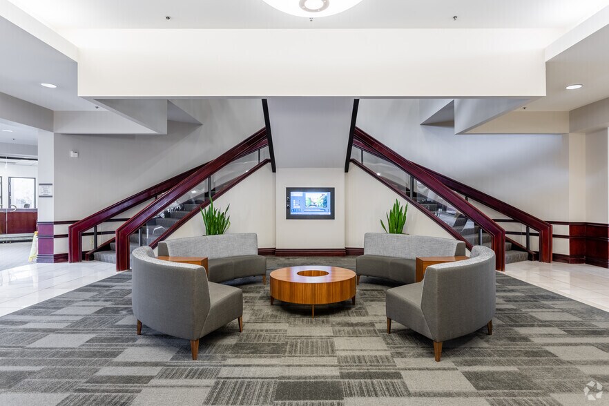 More Photos Of 5335 Meadows Rd, Lake Oswego Office For Lease