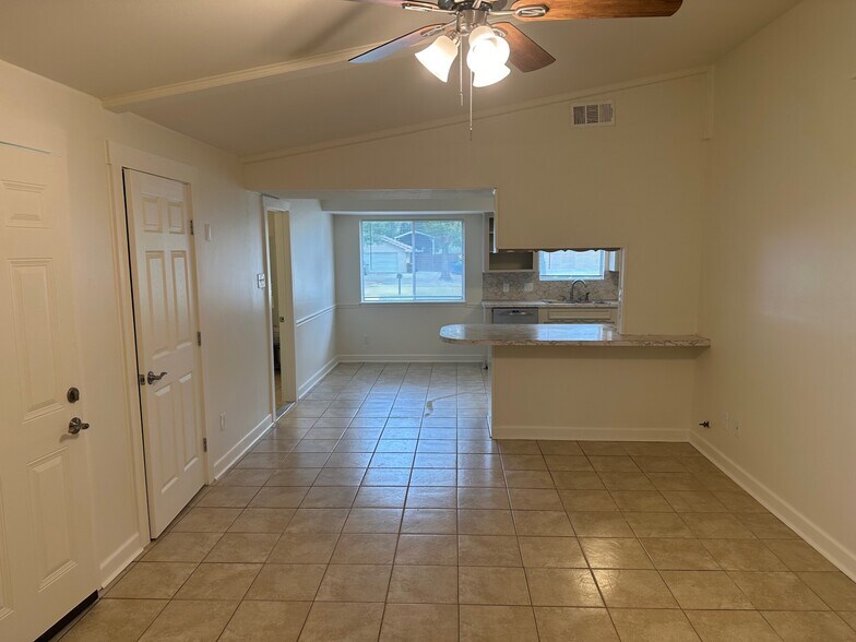 More Photos Of 2043 Cherry Laurel Dr, Spring Office For Lease