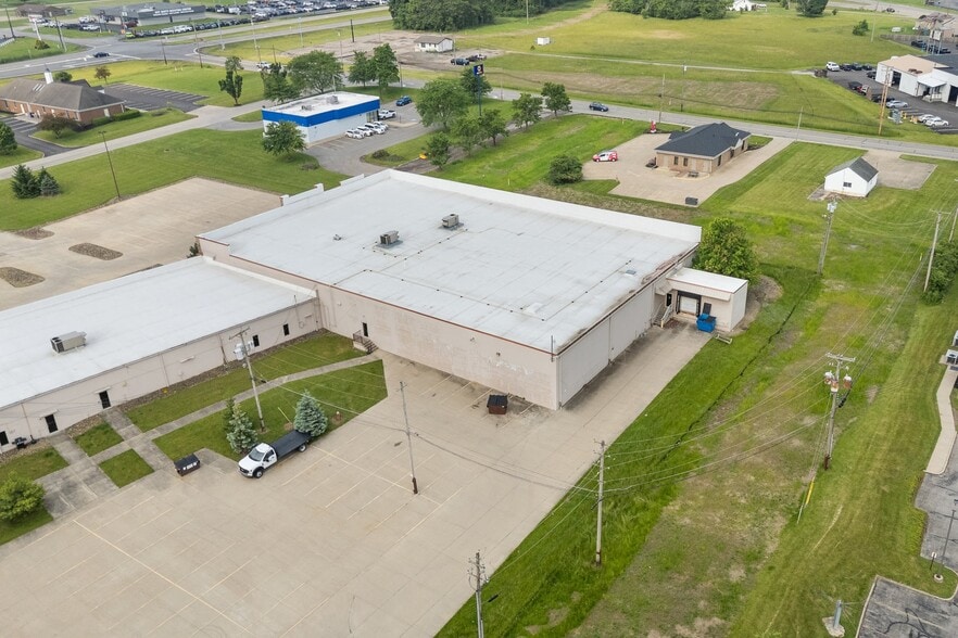 More Photos Of 1 Hedstrom Dr, Ashland Warehouse For Lease