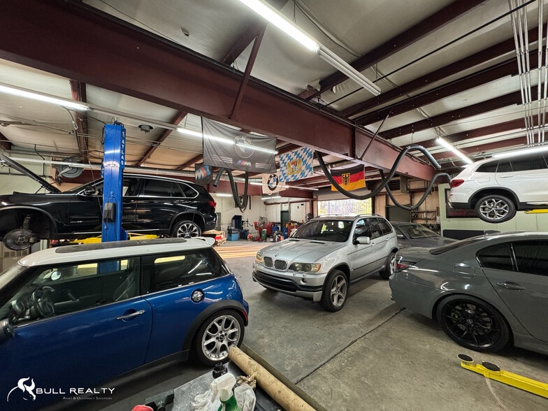 More Photos Of 6483 Peachtree Industrial Blvd, Atlanta General Retail For Sale