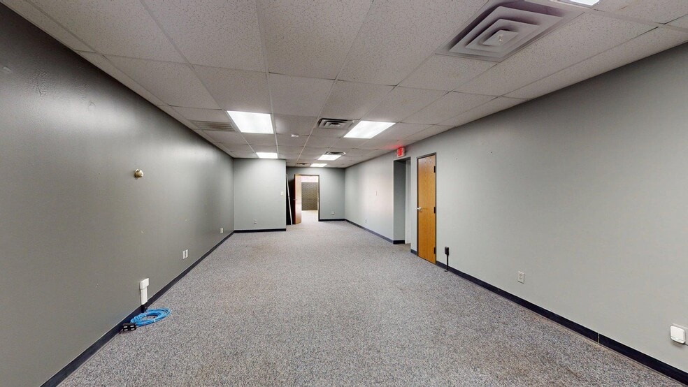 More Photos Of 2109 N Yellowood Ave, Broken Arrow Light Distribution For Lease