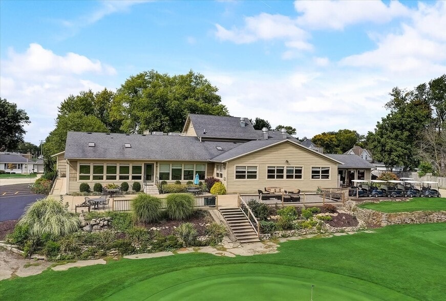 More Photos Of 800 S Main St, Lake Mills Golf Course Driving Range For Sale