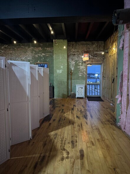 More Photos Of 203 Ellis St, Kewaunee Office For Sale