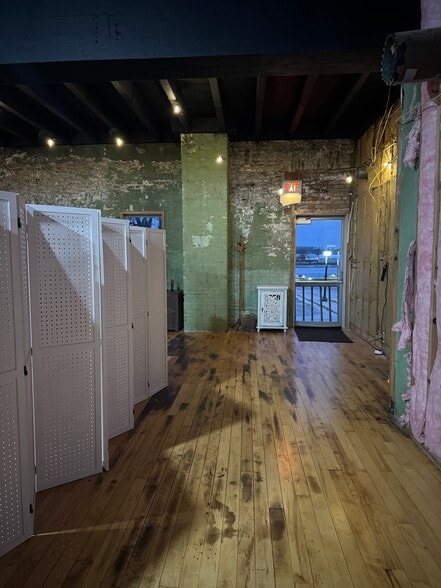 More Photos Of 203 Ellis St, Kewaunee Office For Sale