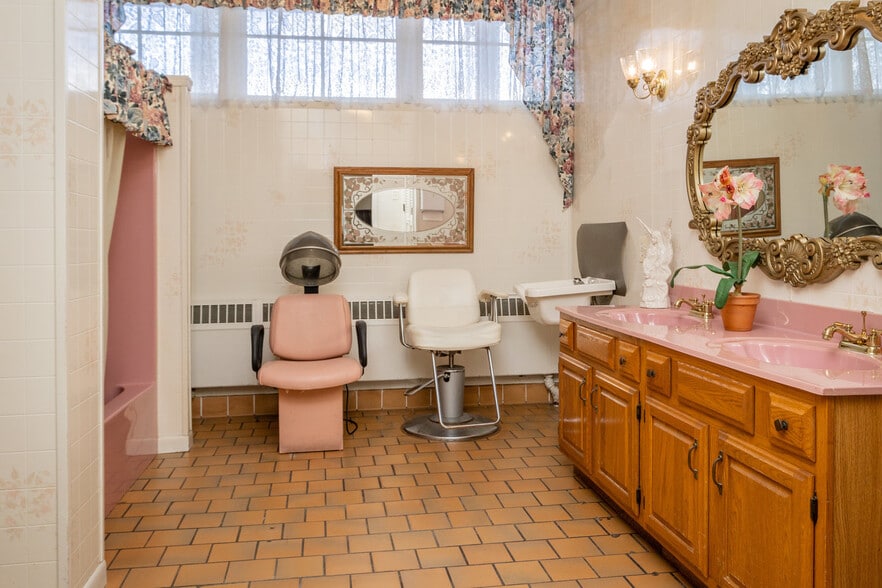 More Photos Of 8 Rainbow Ln, Waynesboro Assisted Living For Sale