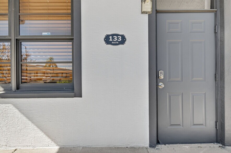 More Photos Of 11350 66th St N, Largo Office Residential For Lease