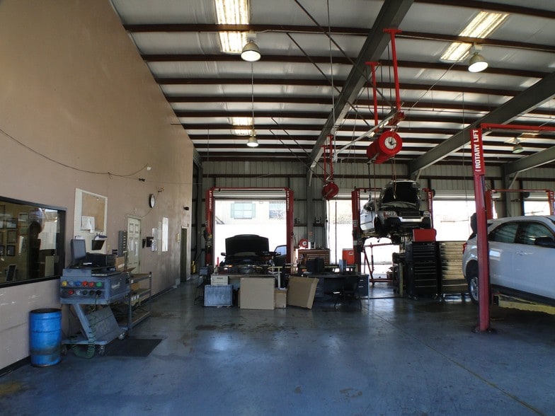 More Photos Of 11239 Veterans Memorial Dr, Houston Auto Repair For Sale