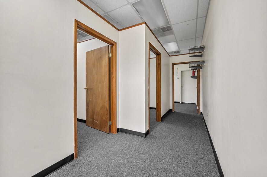 More Photos Of 1142A S Railroad Ave, Staten Island Office For Sale