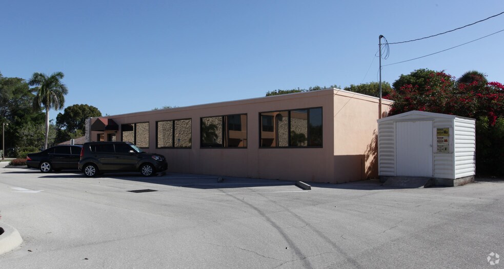 More Photos Of 1620 Medical Ln, Fort Myers Office For Lease