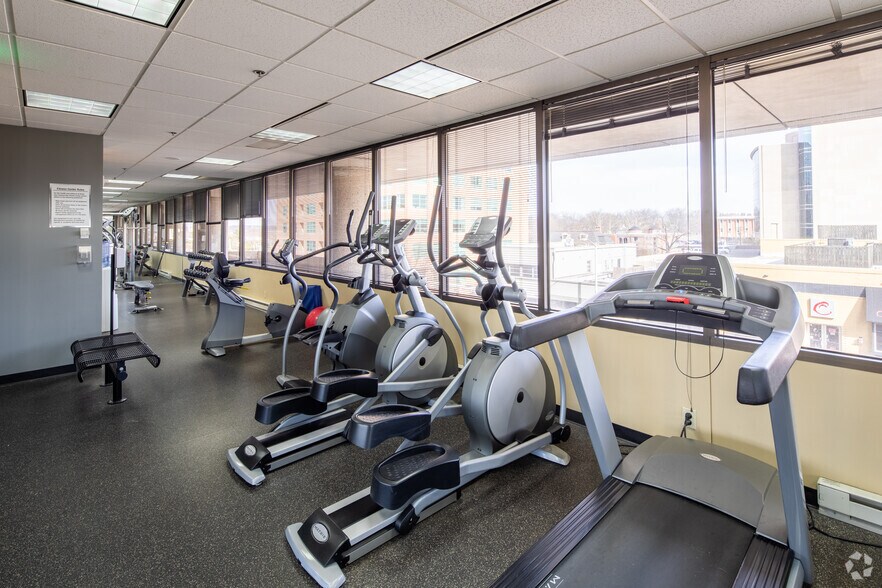 More Photos Of 8000 Maryland Ave, Saint Louis Office For Sale