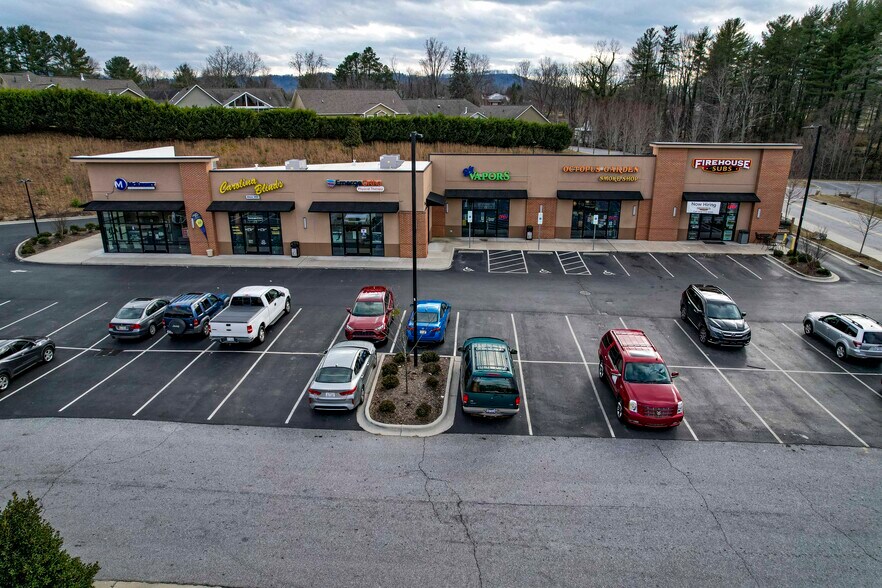 More Photos Of 58 Weaver Village Way, Weaverville Freestanding For Lease