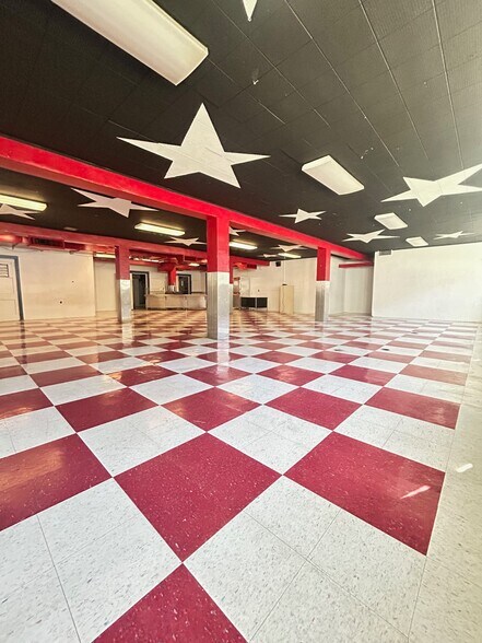 More Photos Of 709 Deacon St, Hebron Schools For Lease