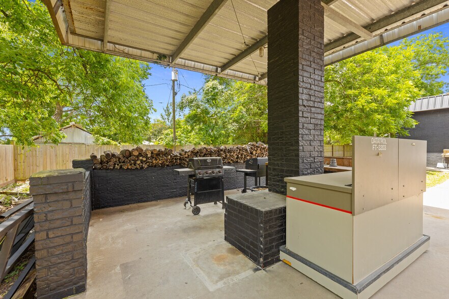More Photos Of 510 Walker st, Trinity Fast Food For Sale
