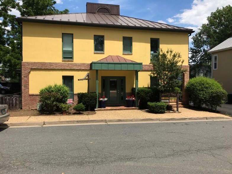 More Photos Of 5 N Hamilton St, Middleburg Office For Sale