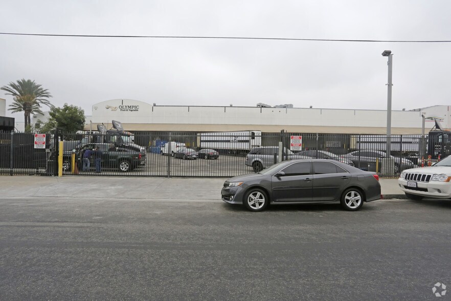More Photos Of 1701-1761 Bay St, Los Angeles Warehouse For Lease