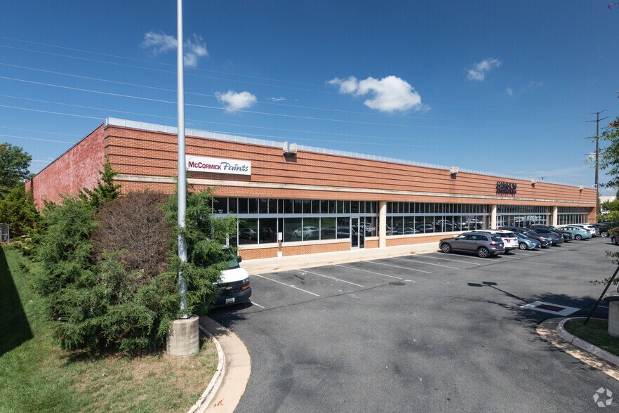More Photos Of 14526 Lee Rd, Chantilly Showroom For Sale