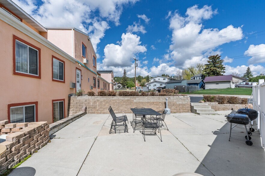 More Photos Of 519 Crook St, Custer Hotel For Sale